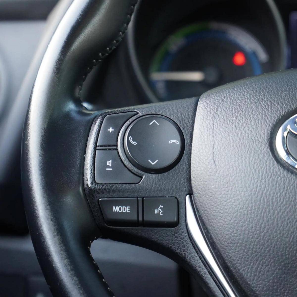 toyota-auris-2018-hibrido-a-gasolina-1798cc