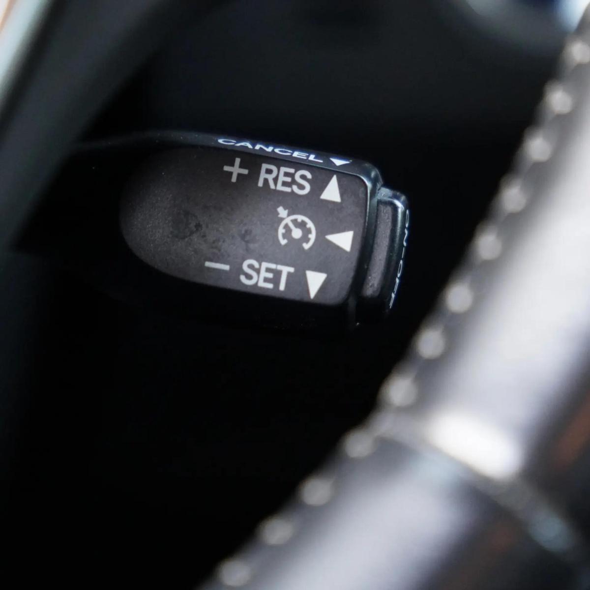 toyota-auris-2018-hibrido-a-gasolina-1798cc