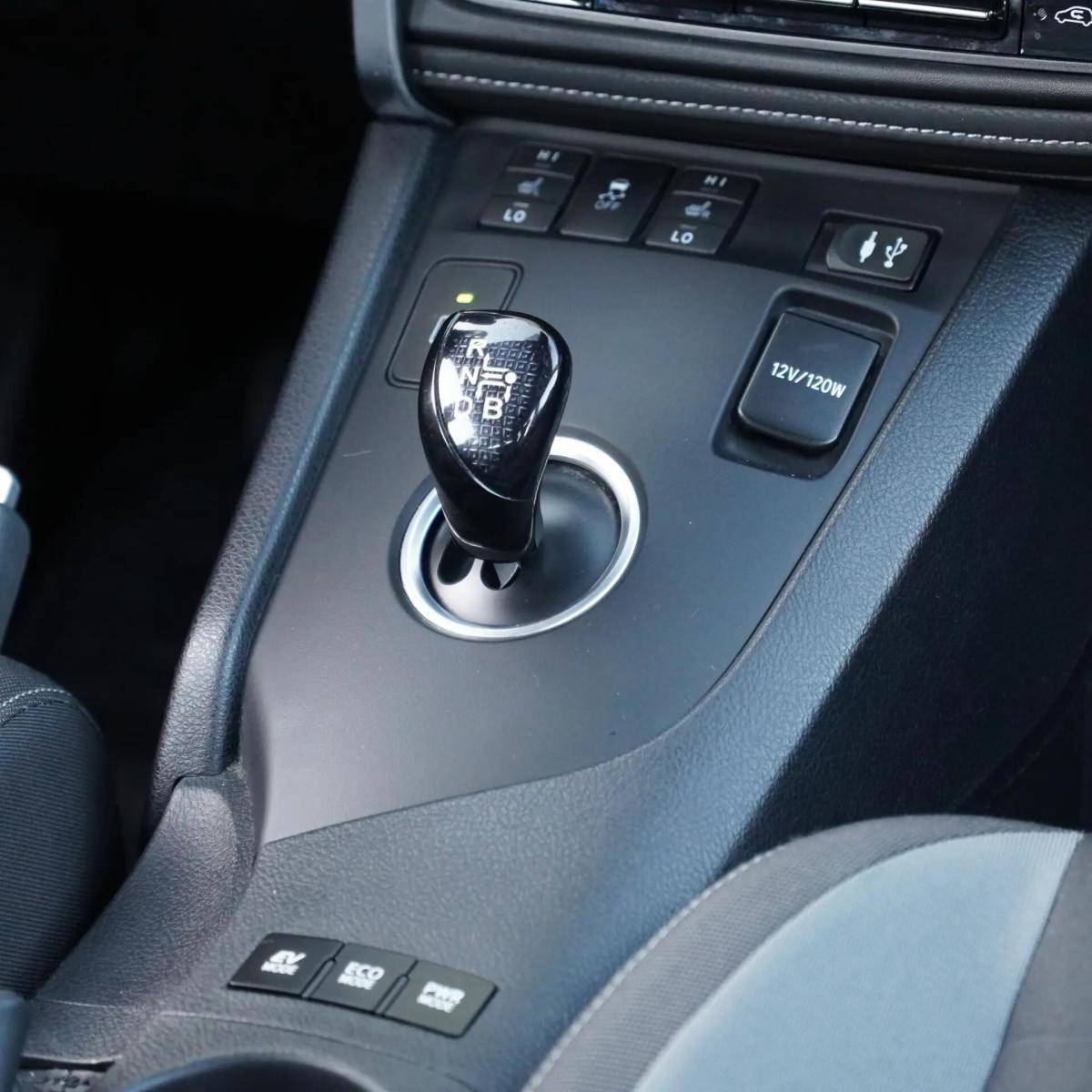 toyota-auris-2018-hibrido-a-gasolina-1798cc