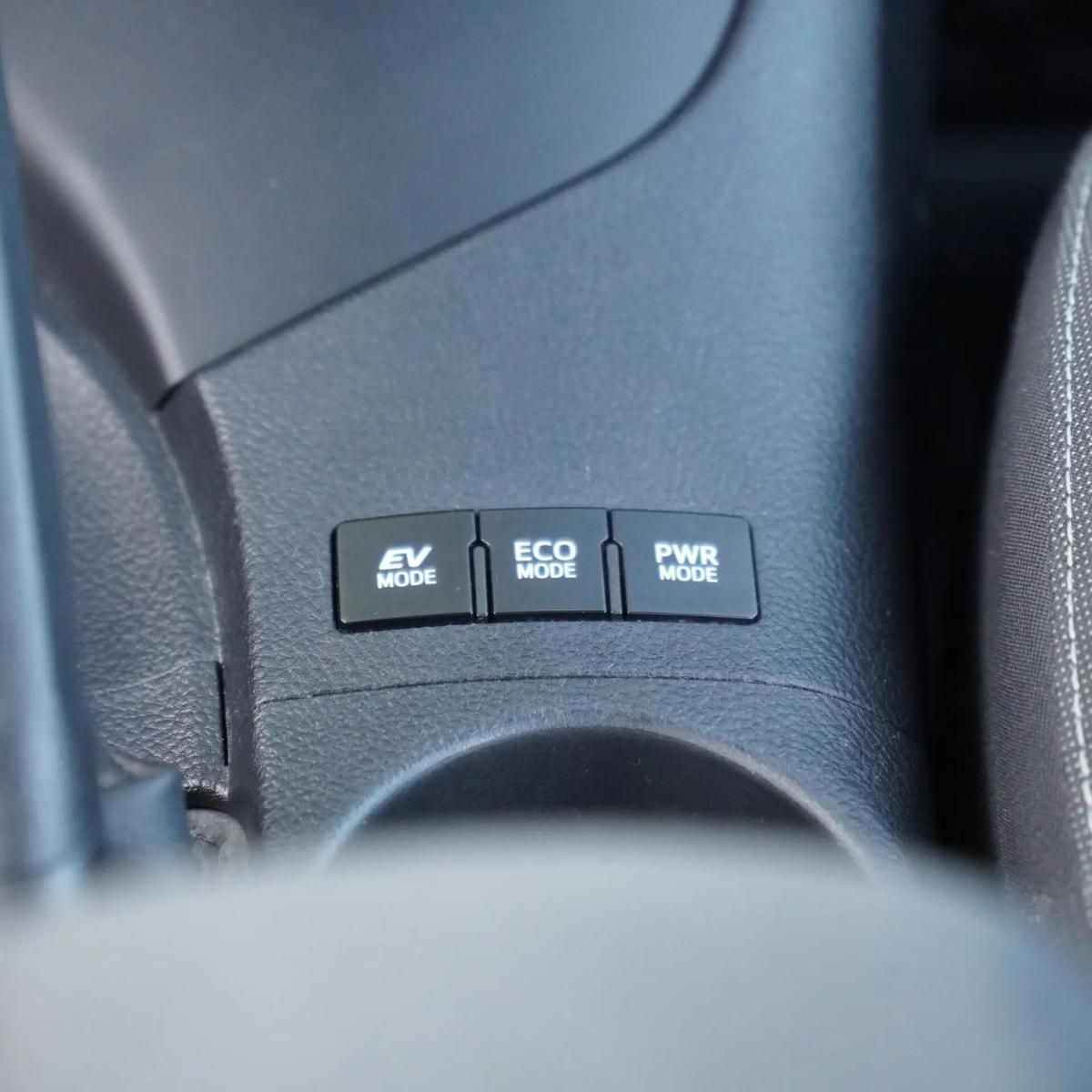 toyota-auris-2018-hibrido-a-gasolina-1798cc