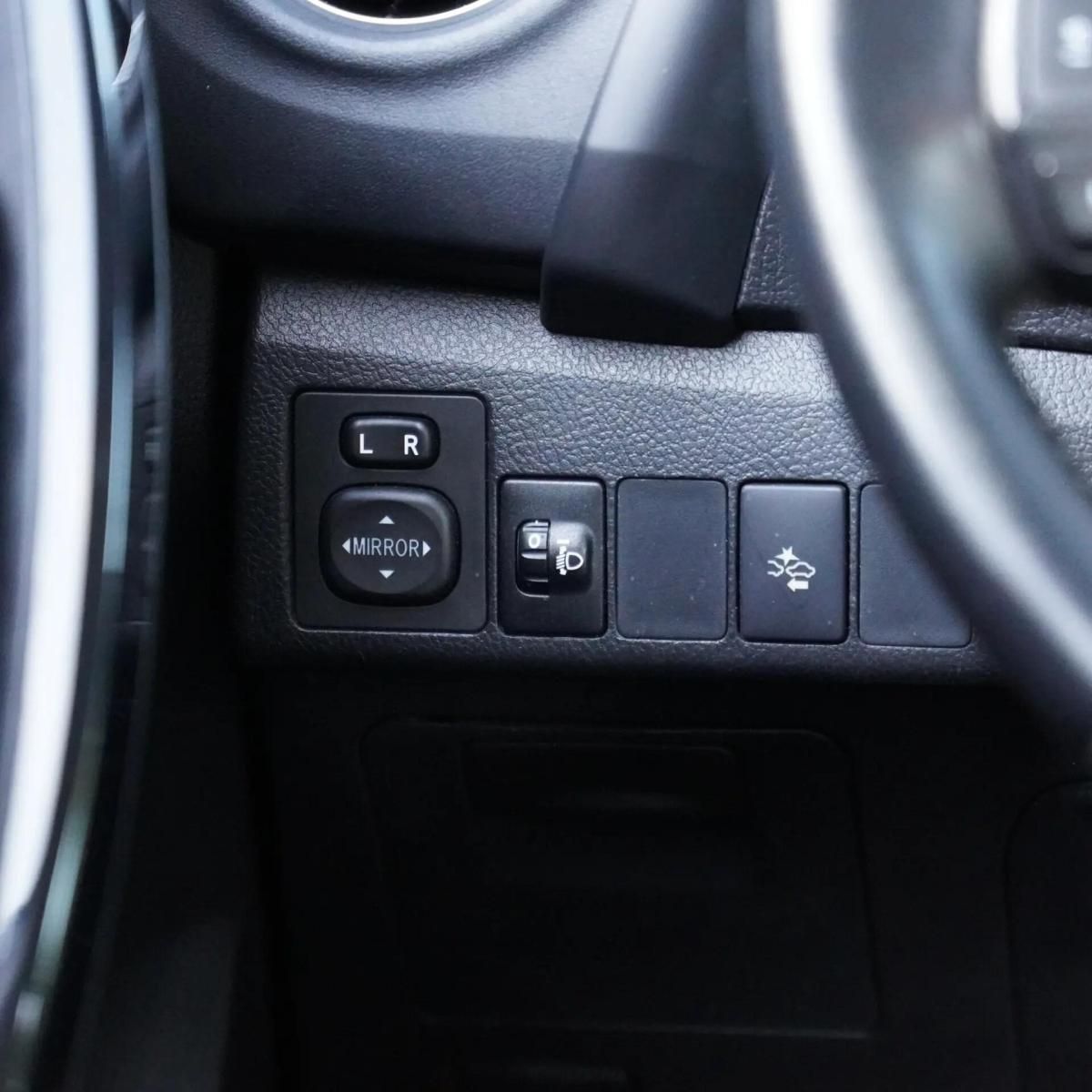 toyota-auris-2018-hibrido-a-gasolina-1798cc