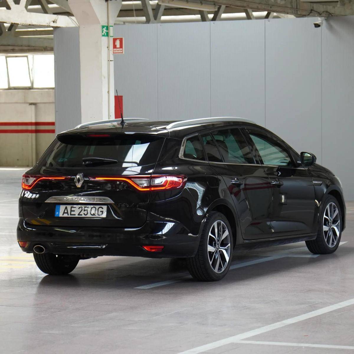renault-megane-sport-tourer-2017-diesel-1598cc