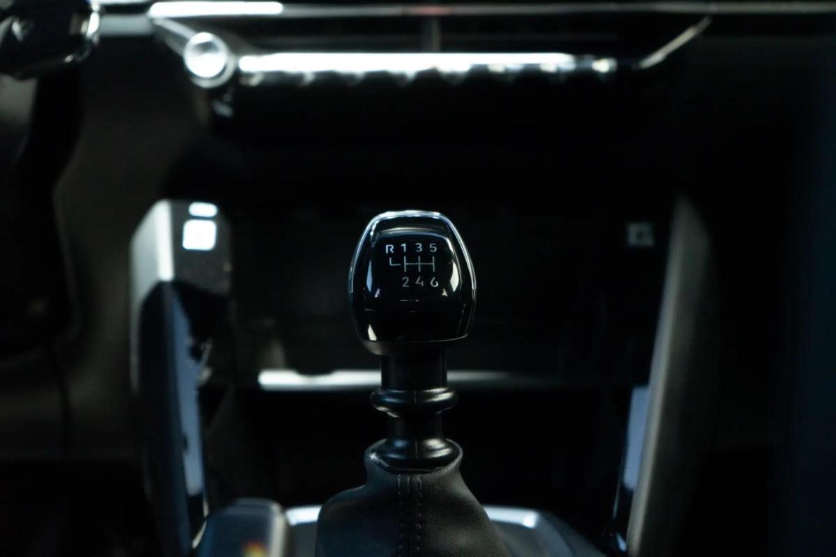 peugeot-2008-2024-gasolina-1199cc