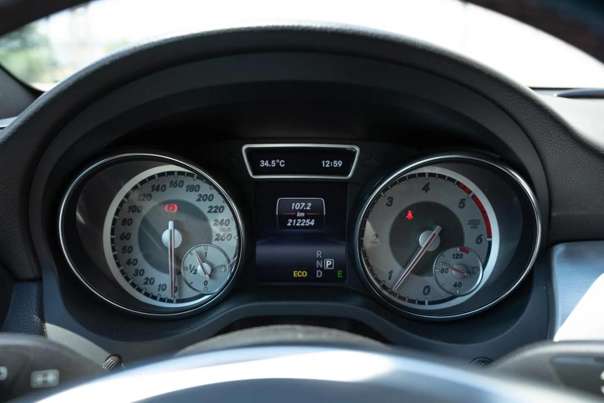 mercedes-benz-gla-220-amg-line-2014-diesel-2143cc