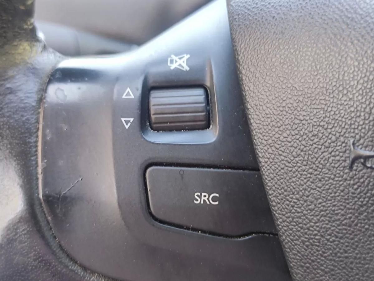 peugeot-208-2017-diesel-1560cc