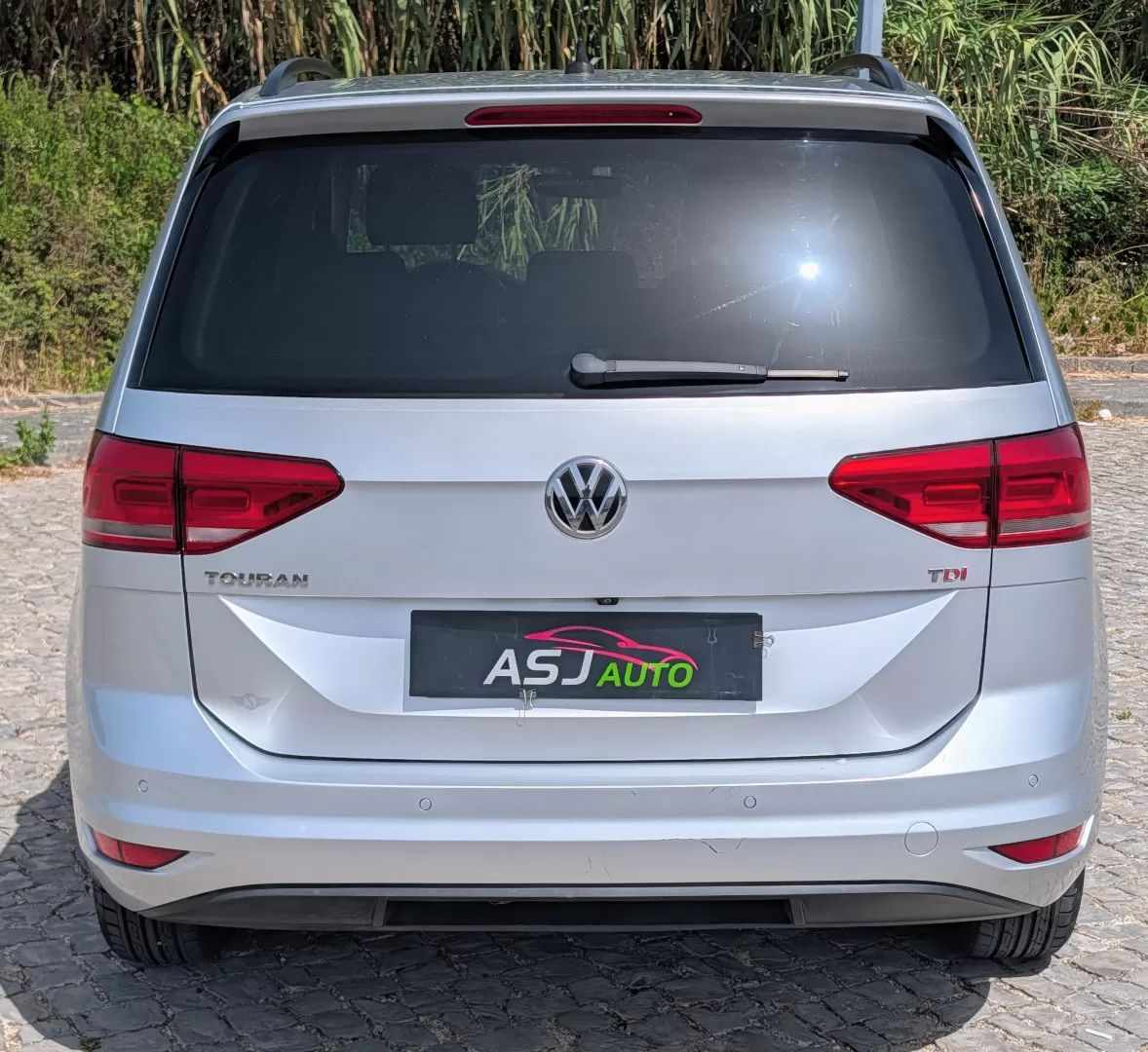 volkswagen-touran-2016-diesel-1598cc