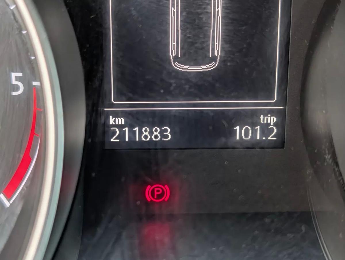 volkswagen-touran-2016-diesel-1598cc
