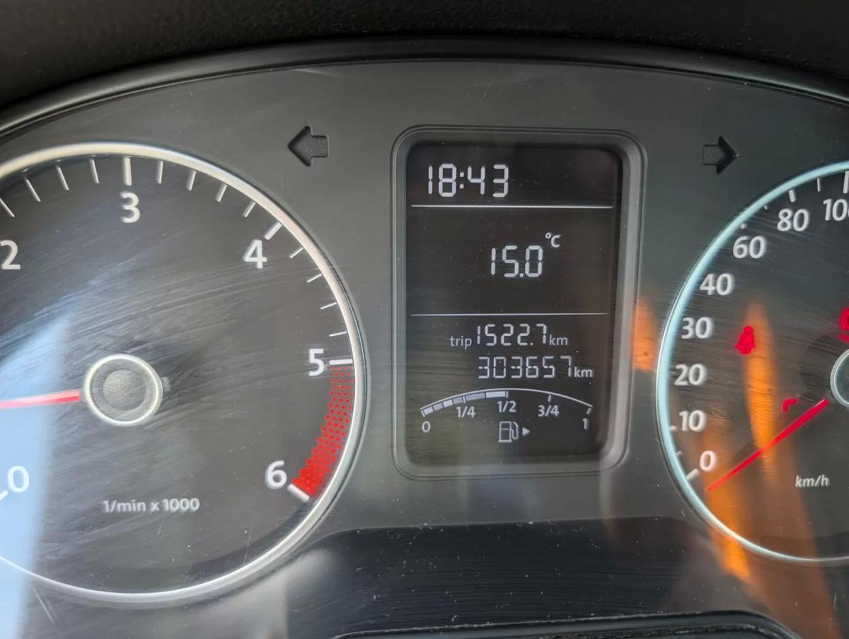 volkswagen-polo-2012-diesel-1598cc