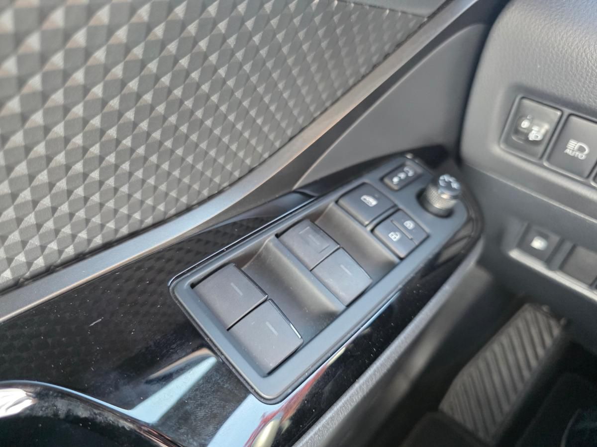toyota-c-hr-2023-hibrido-a-gasolina-1798cc