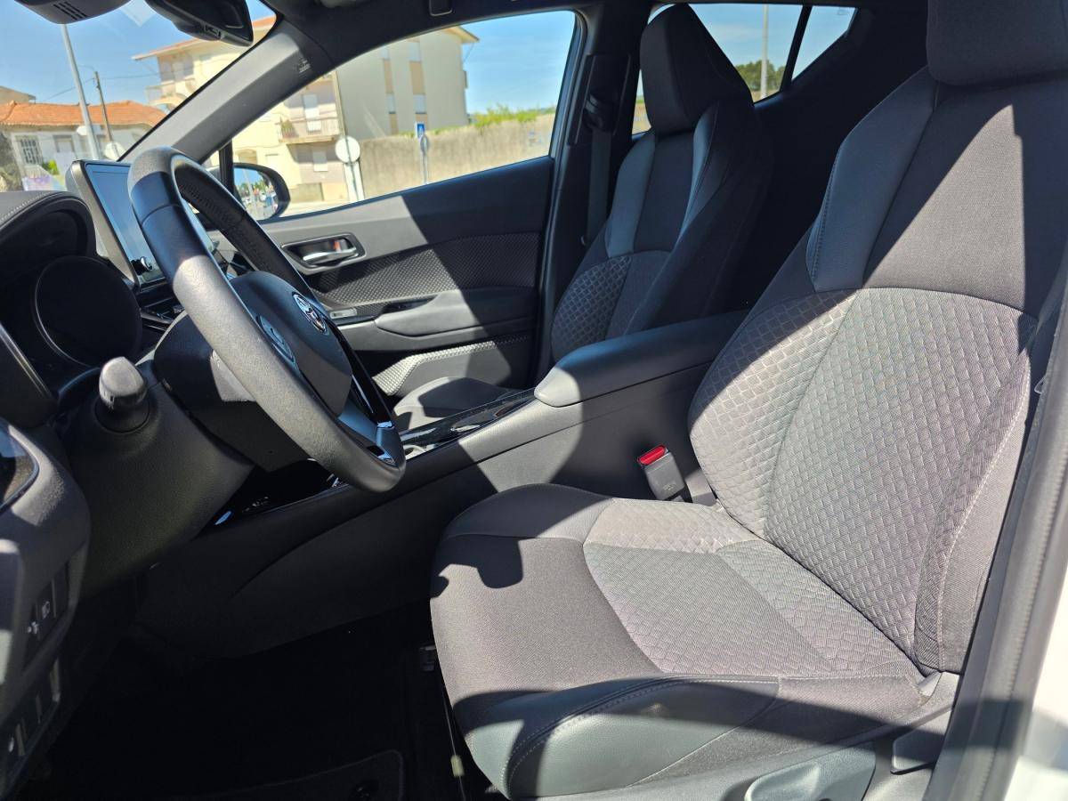 toyota-c-hr-2023-hibrido-a-gasolina-1798cc
