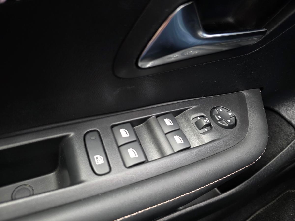 peugeot-208-2025-gasolina-1199cc