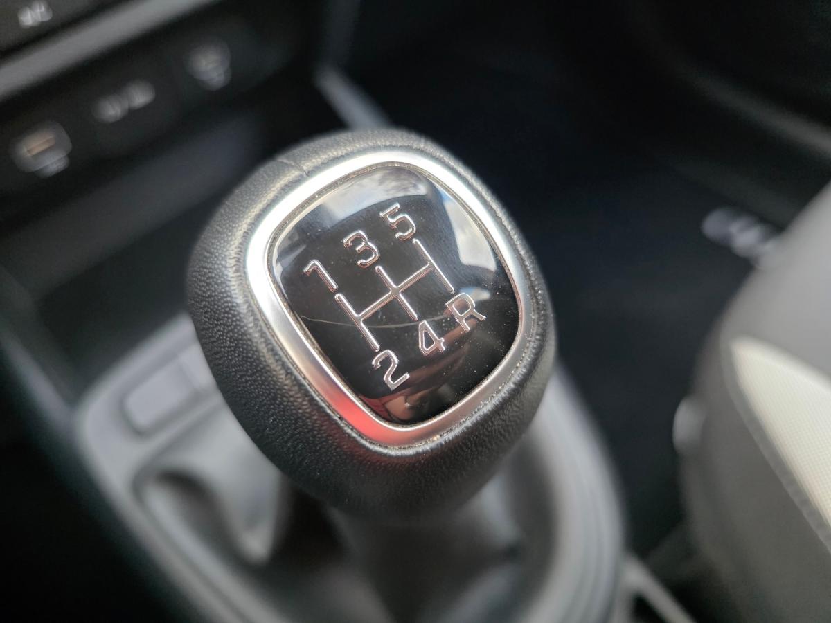 hyundai-i10-2023-gasolina-998cc