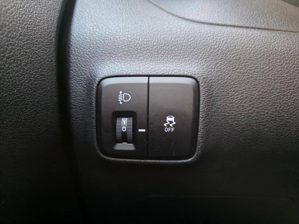 hyundai-i10-2023-gasolina-998cc