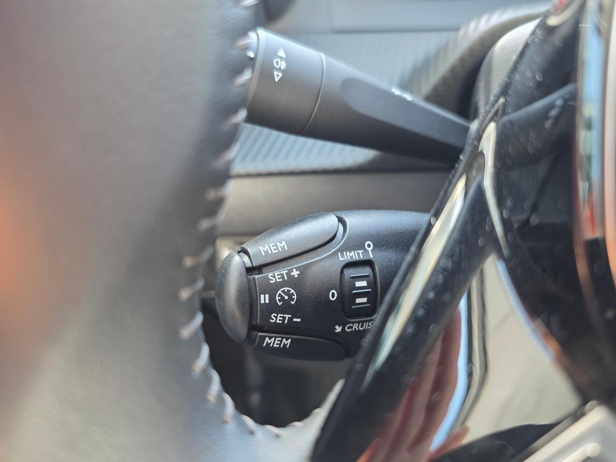 peugeot-208-2023-gasolina-1199cc