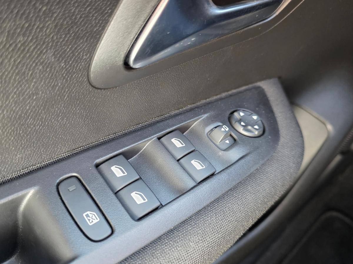 peugeot-208-2023-gasolina-1199cc