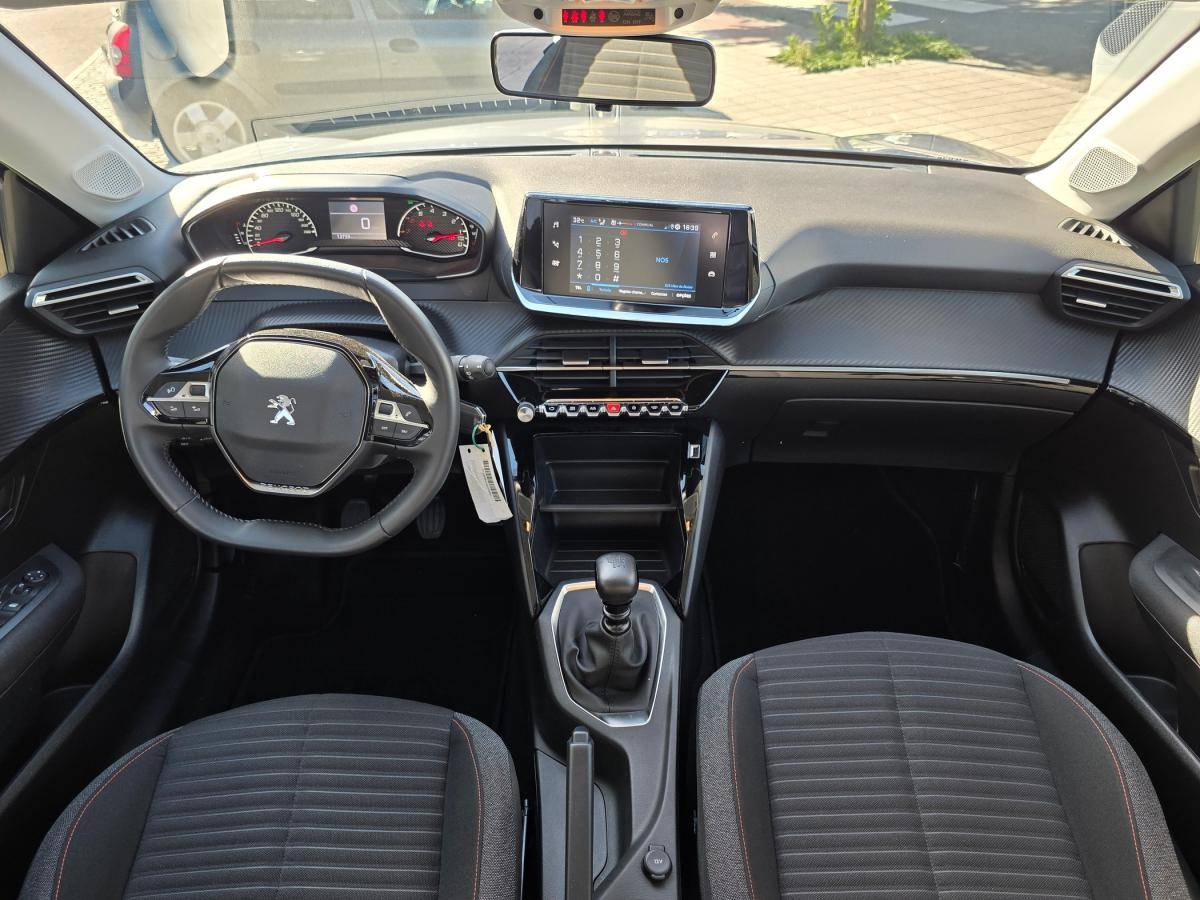 peugeot-208-2023-gasolina-1199cc