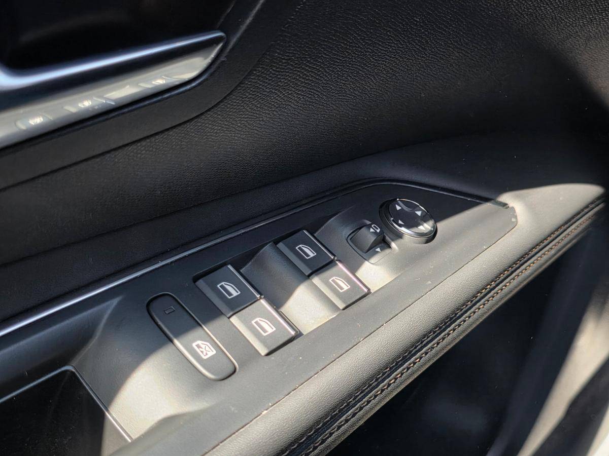 peugeot-3008-2023-hibrido-a-gasolina-1598cc