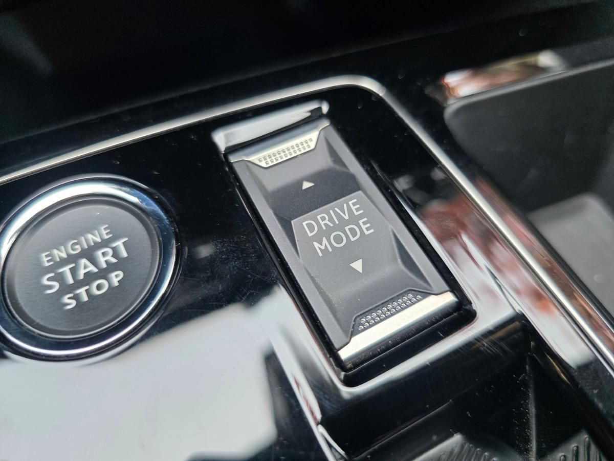 peugeot-3008-2023-hibrido-a-gasolina-1598cc