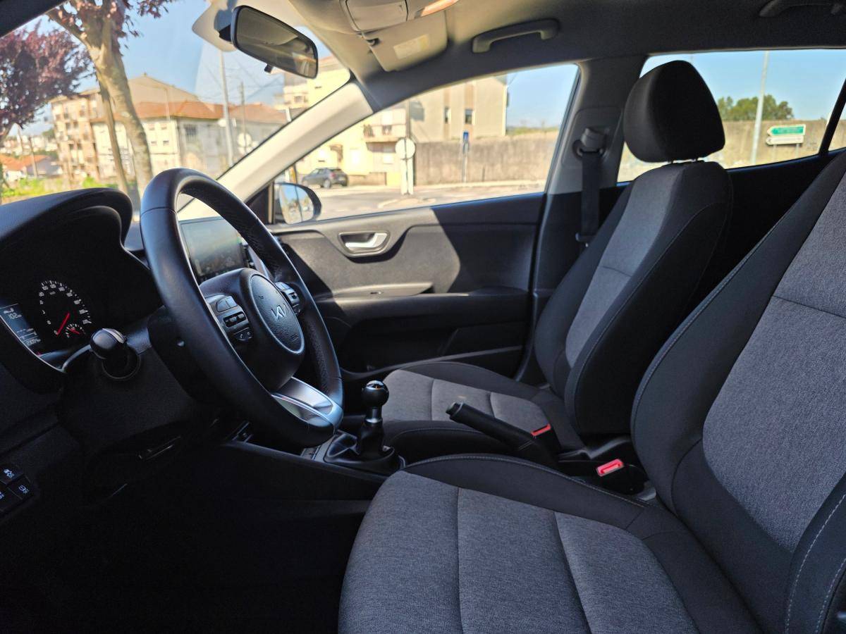 kia-stonic-2024-gasolina-1197cc