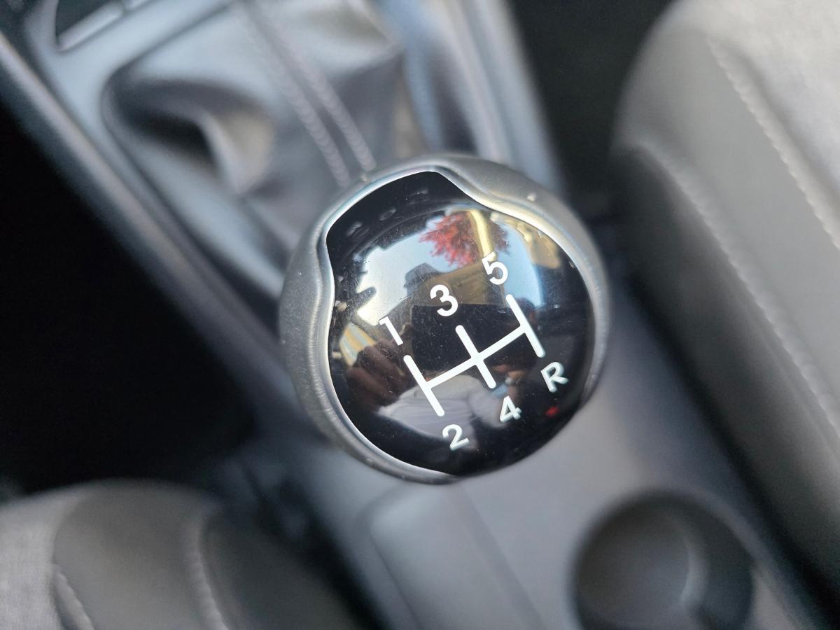 kia-stonic-2024-gasolina-1197cc
