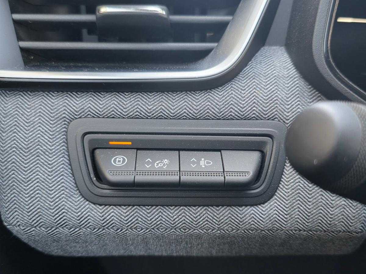 renault-clio-2025-hibrido-a-gasolina-1598cc