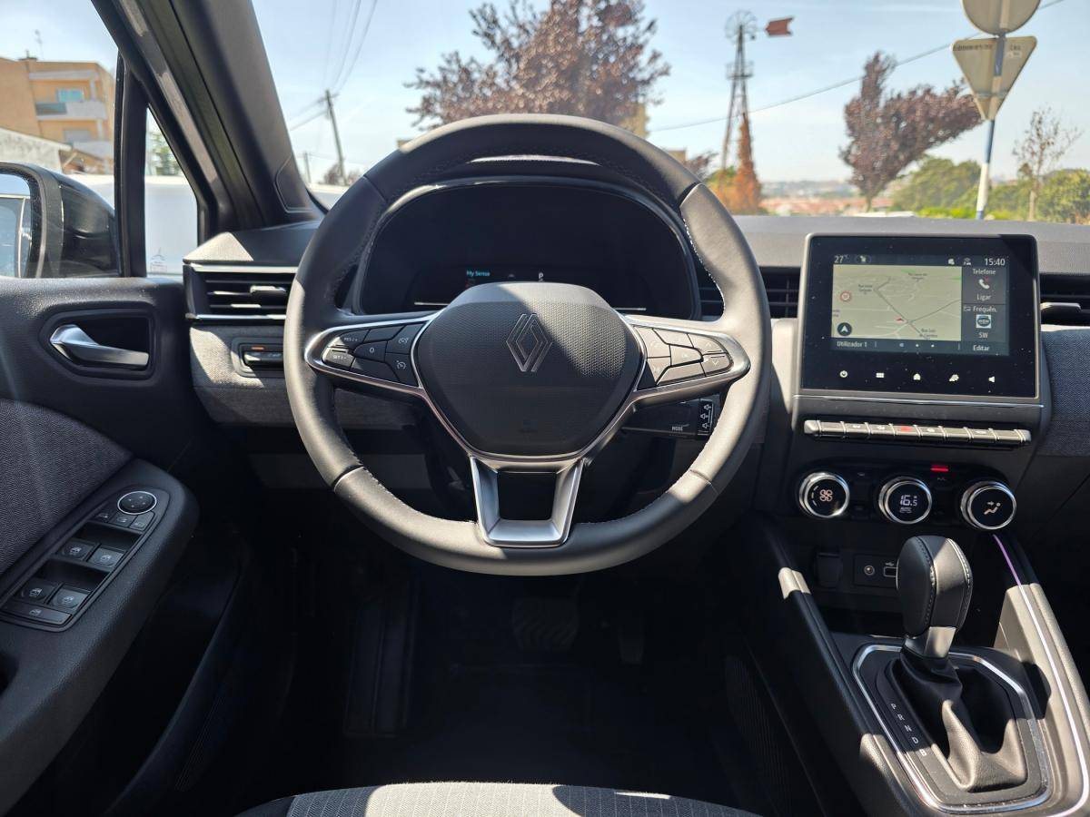renault-clio-2025-hibrido-a-gasolina-1598cc
