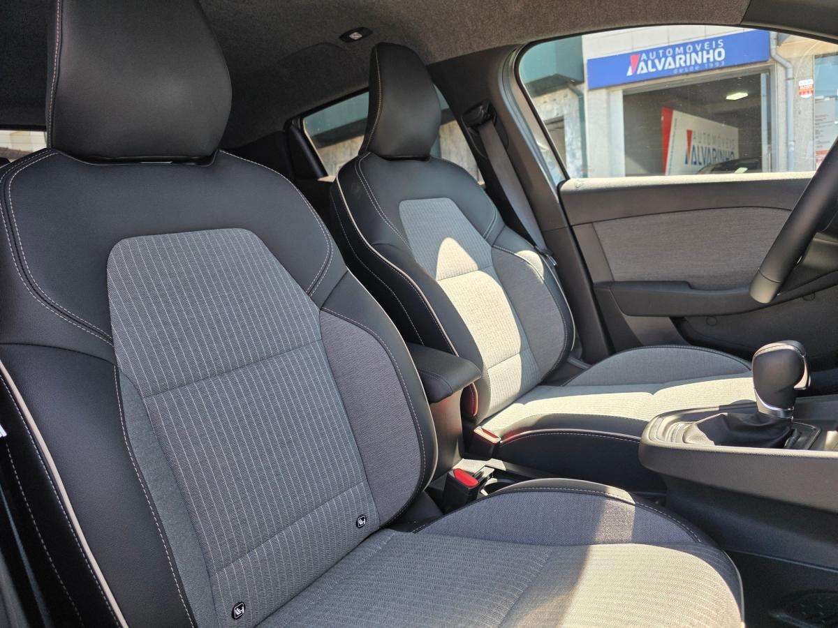 renault-clio-2025-hibrido-a-gasolina-1598cc