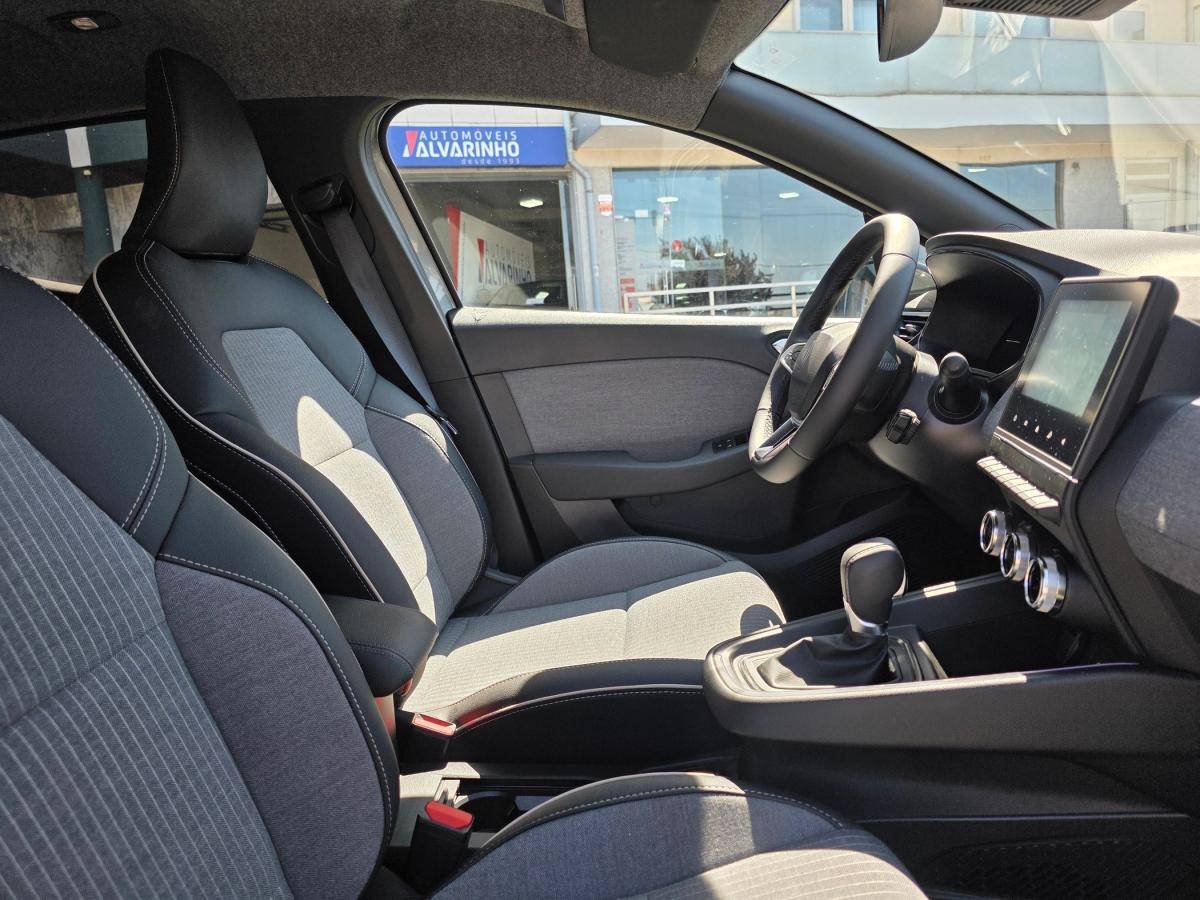 renault-clio-2025-hibrido-a-gasolina-1598cc