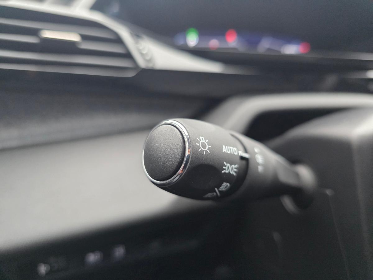peugeot-308-sw-2023-hibrido-a-gasolina-1598cc