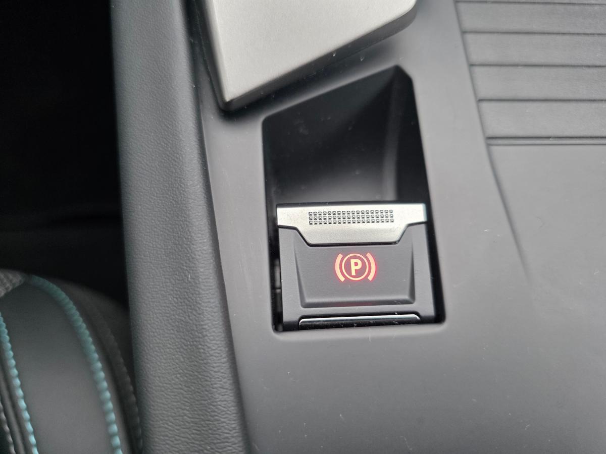 peugeot-308-sw-2023-hibrido-a-gasolina-1598cc