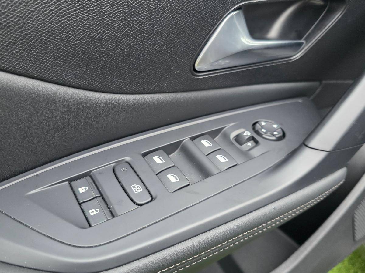 peugeot-308-sw-2023-hibrido-a-gasolina-1598cc