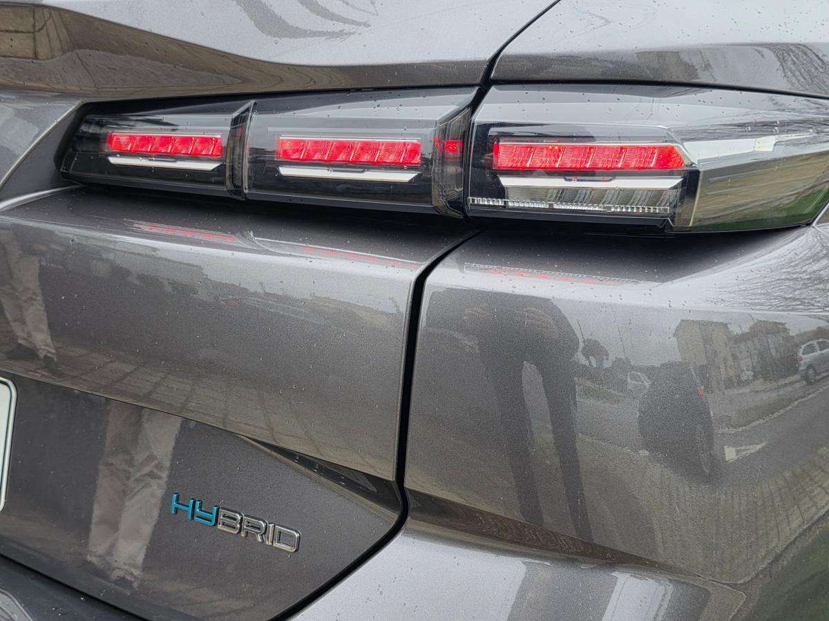 peugeot-308-sw-2023-hibrido-a-gasolina-1598cc