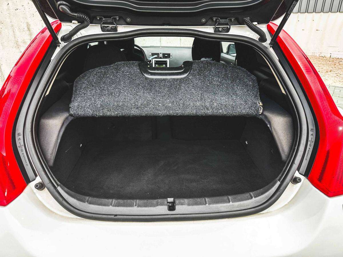 volvo-c30-2011-diesel-1560cc