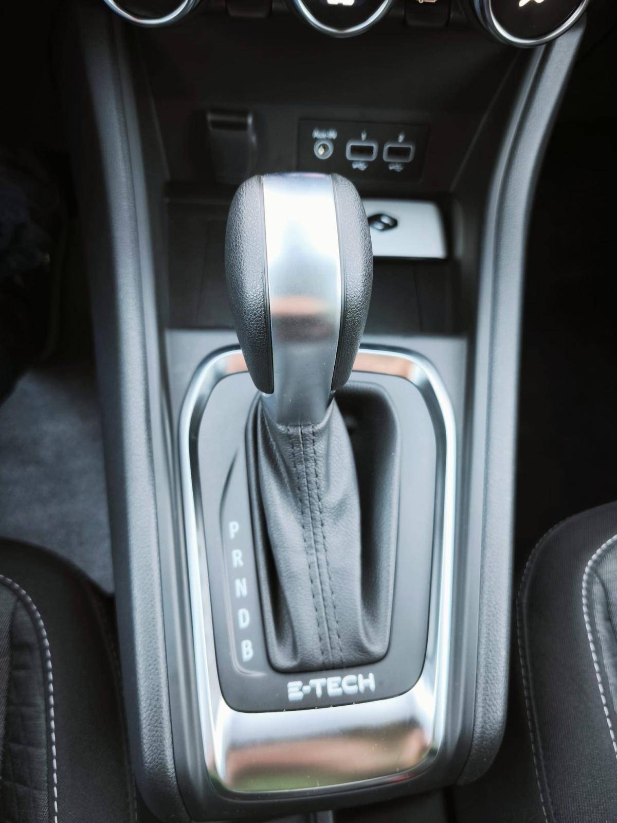 renault-captur-2023-hibrido-a-gasolina-1598cc
