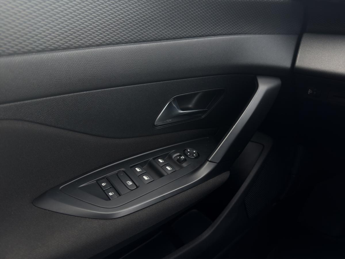 peugeot-308-sw-2023-gasolina-1199cc