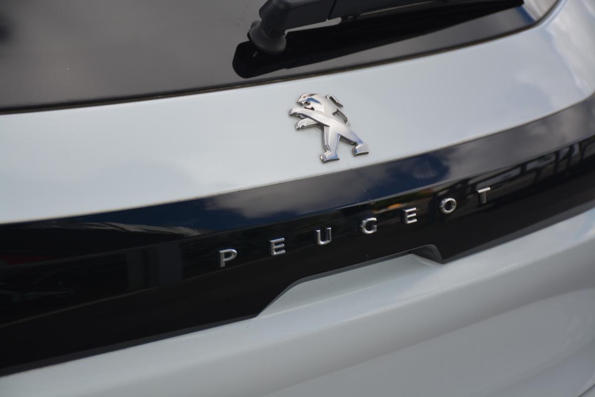 peugeot-208-2023-gasolina-1199cc