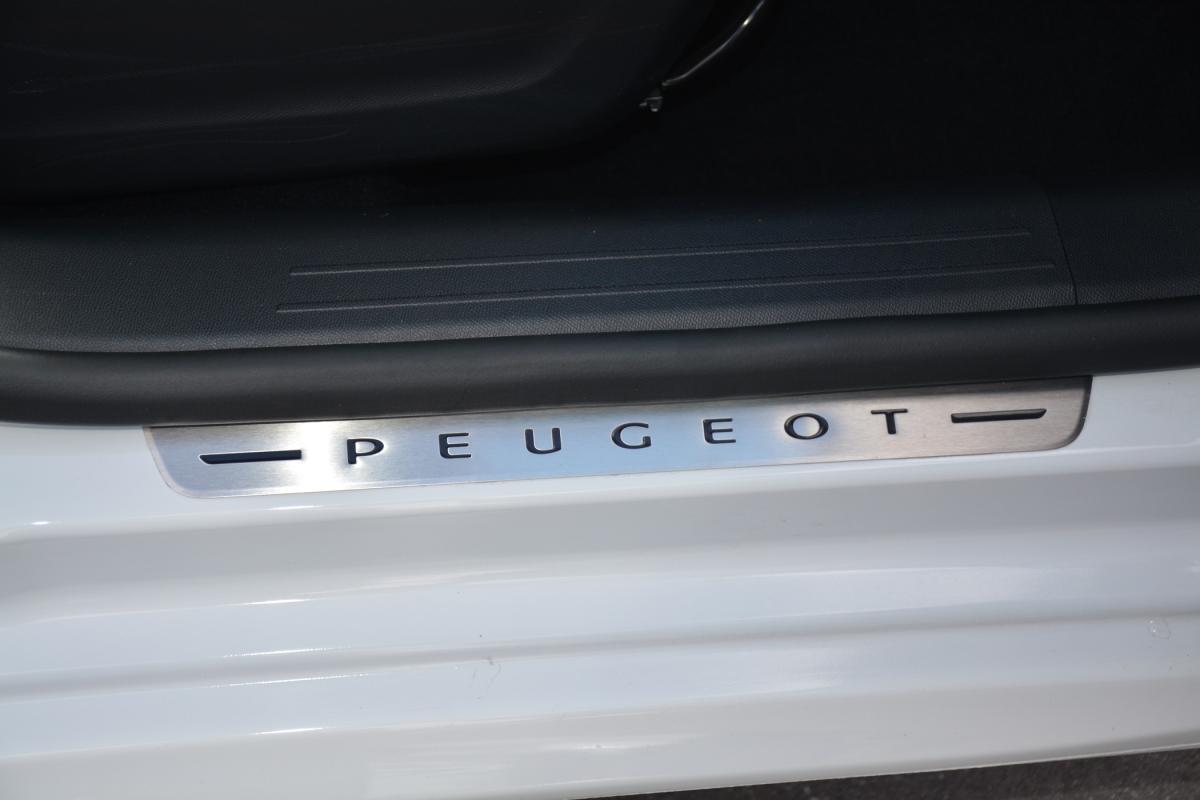 peugeot-208-2023-gasolina-1199cc