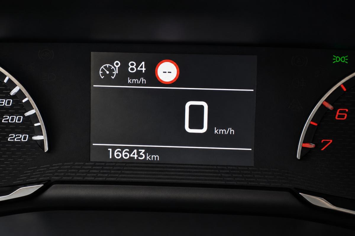 peugeot-208-2023-gasolina-1199cc