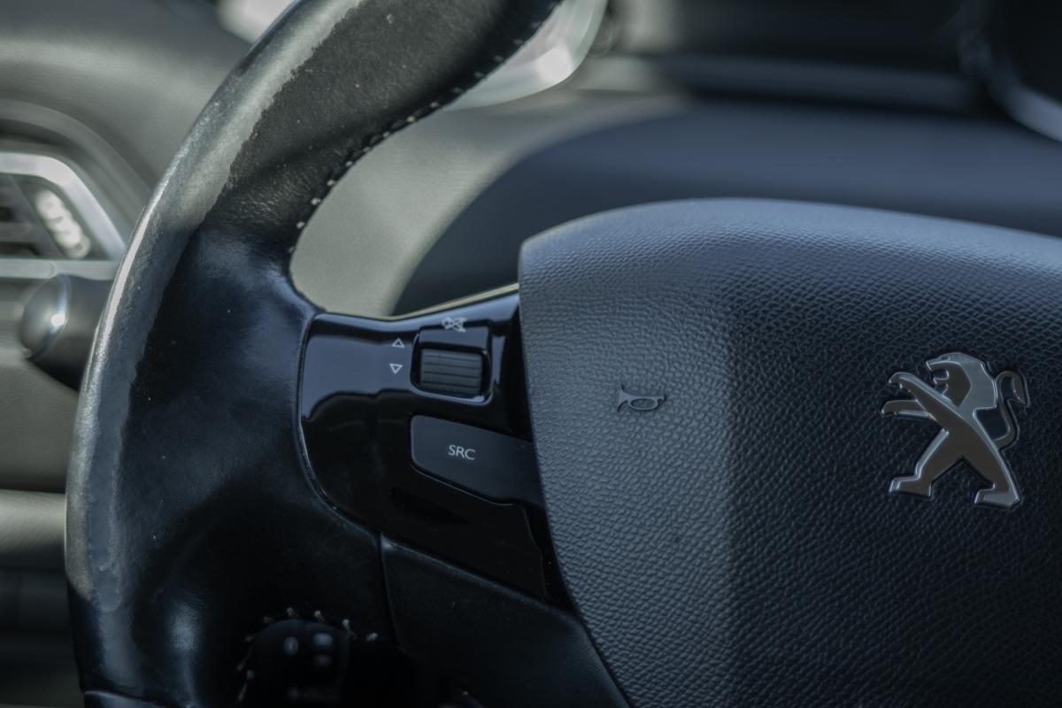 peugeot-308-sw-2019-diesel-1499cc