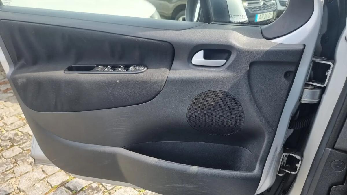 peugeot-207-sw-2012-diesel-1560cc