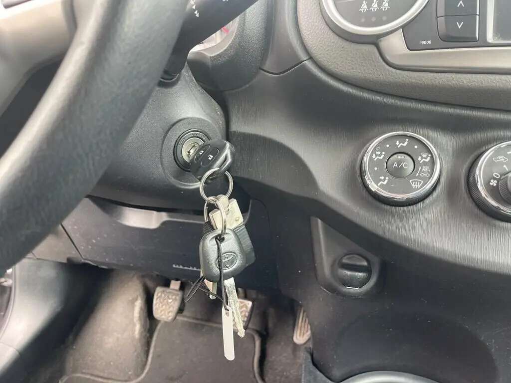 toyota-yaris-2013-gasolina-998cc