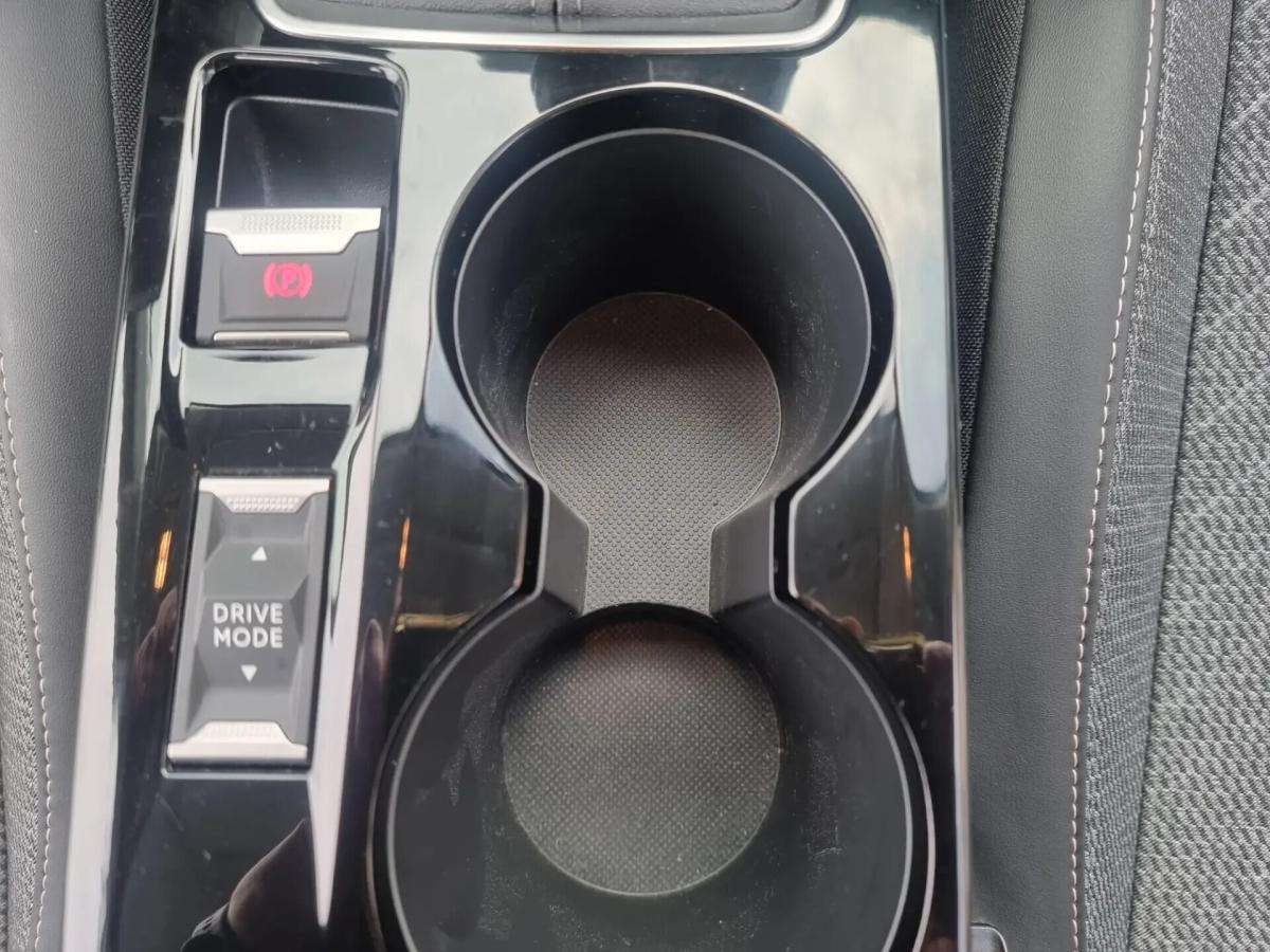 peugeot-208-2025-gasolina-1199cc