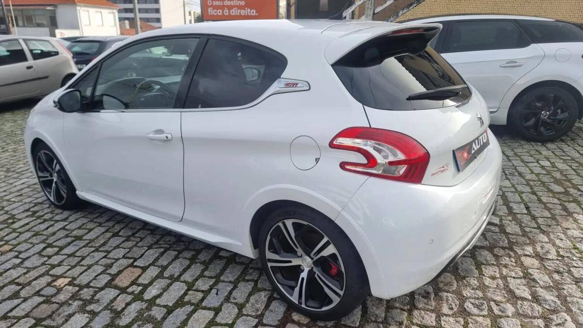 peugeot-208-2014-gasolina-1598cc