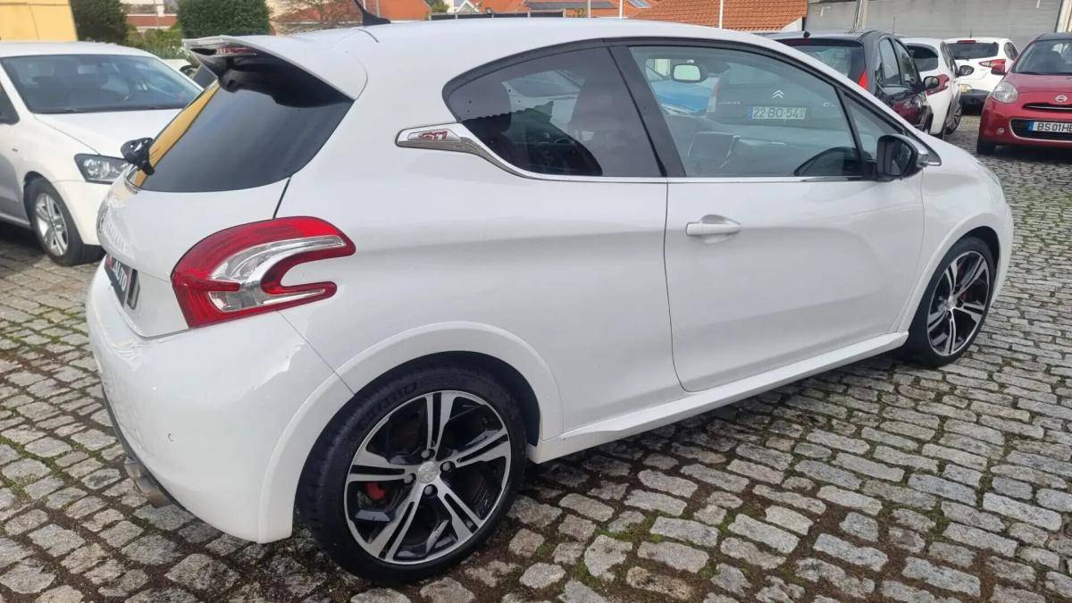 peugeot-208-2014-gasolina-1598cc