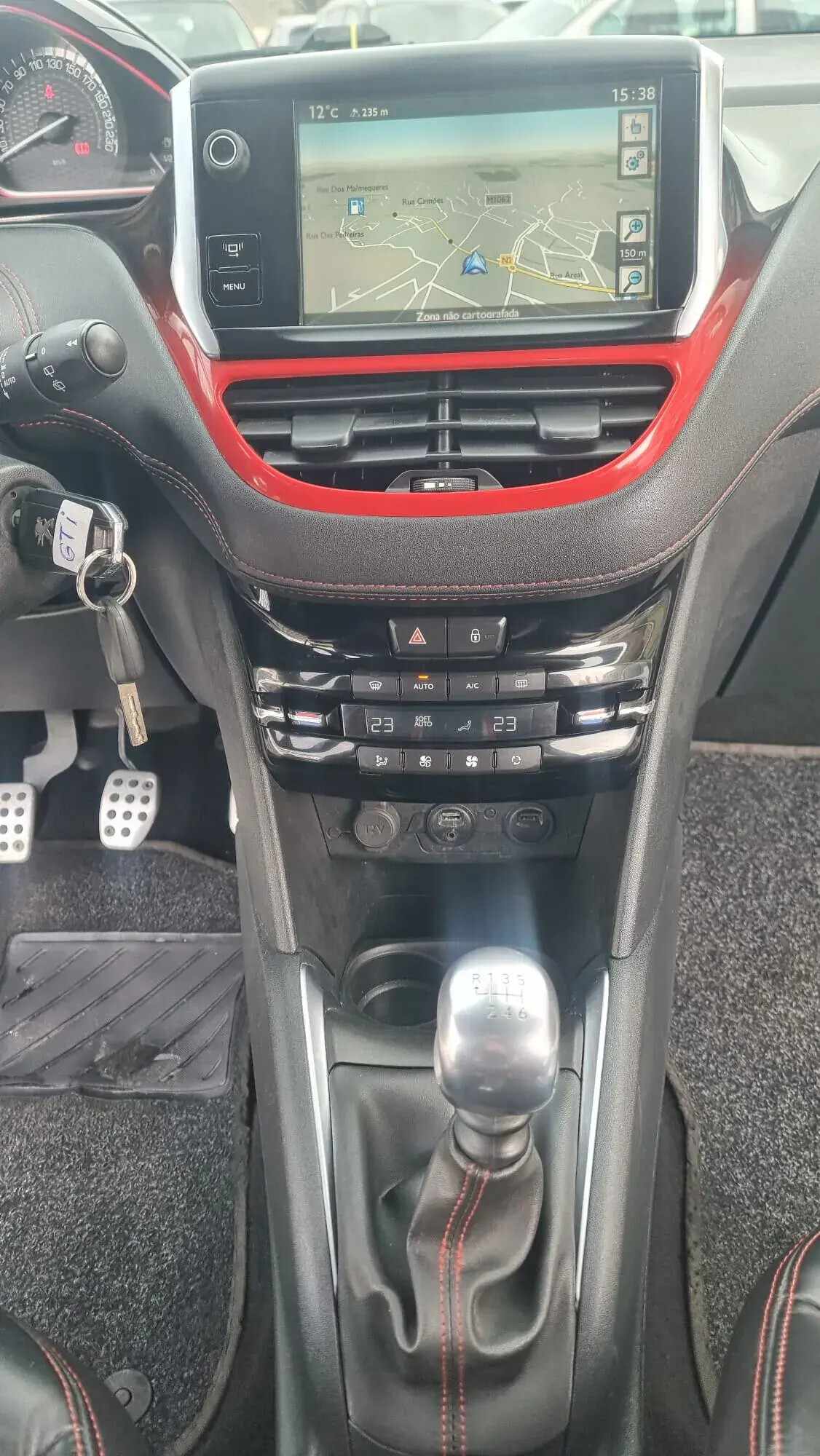 peugeot-208-2014-gasolina-1598cc