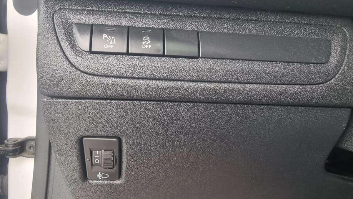 peugeot-208-2014-gasolina-1598cc