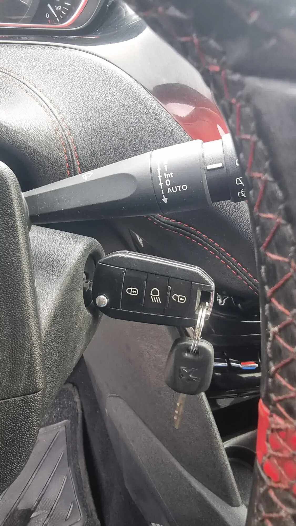 peugeot-208-2014-gasolina-1598cc
