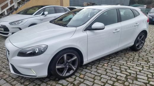 volvo-v40-2016-diesel-1969cc