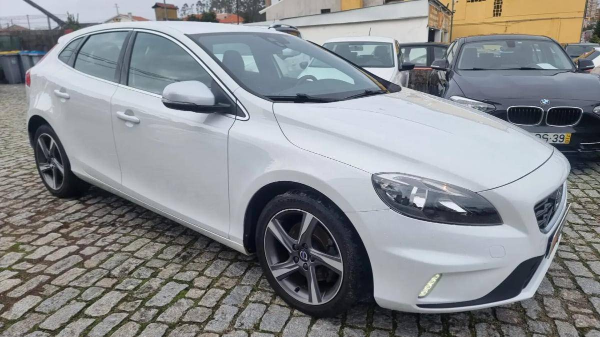 volvo-v40-2016-diesel-1969cc