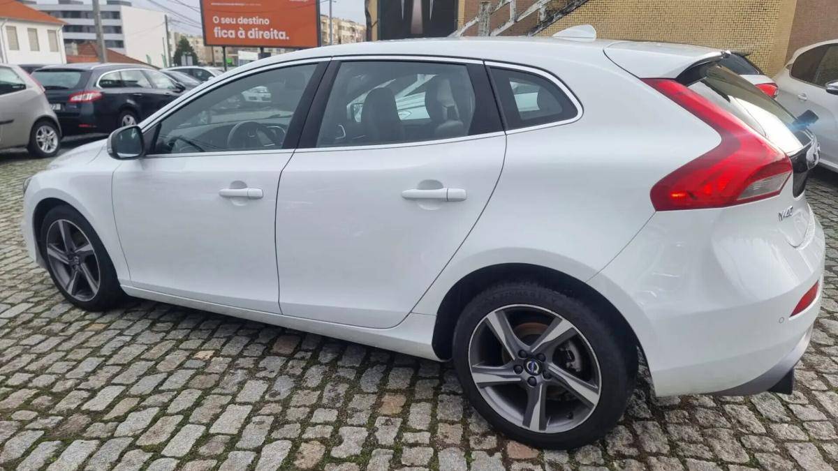 volvo-v40-2016-diesel-1969cc